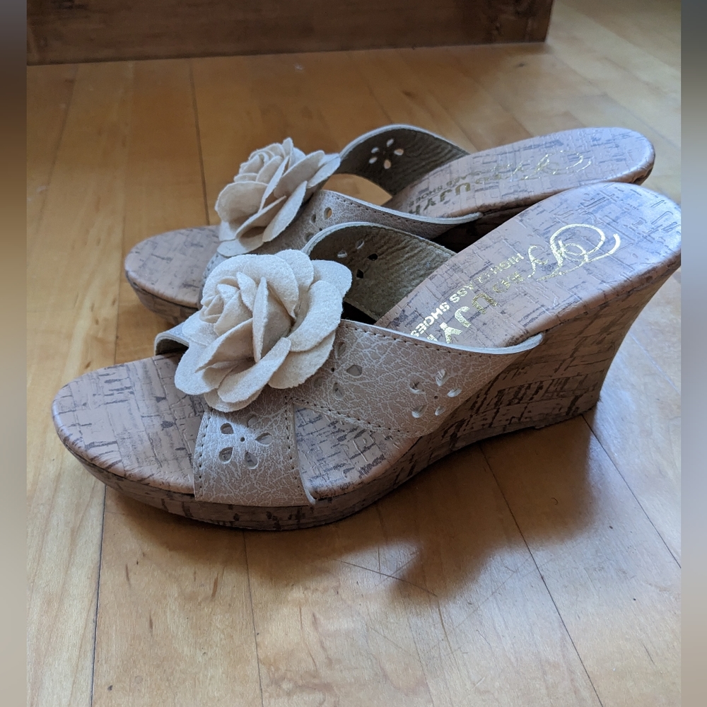 Wedge Heel in Tan